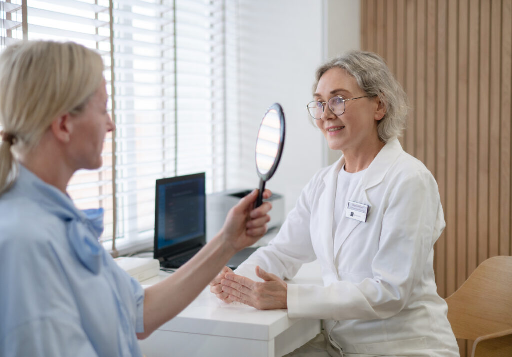 Veido odos patempimas ir atnaujinimas Gouri skystais siūlais, „liftingas”