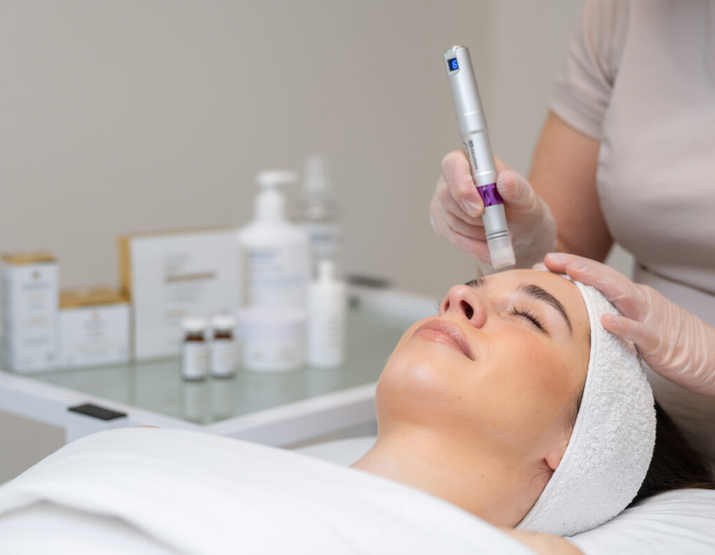 Jauninanti EXOSES LB egzosomų terapija su mezopenu